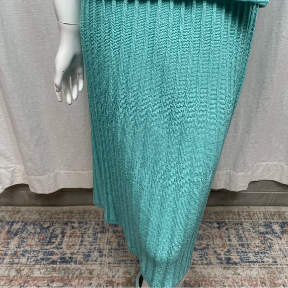 VINTAGE- Mira 2 Piece Sweater Set Teal Skirt and Top Modern Day Size 6/8 - Picture 3 of 9